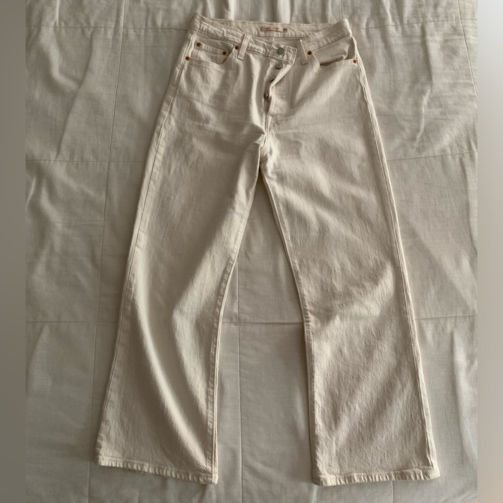 Levi’s White Ribcage Crop Boot Jeans